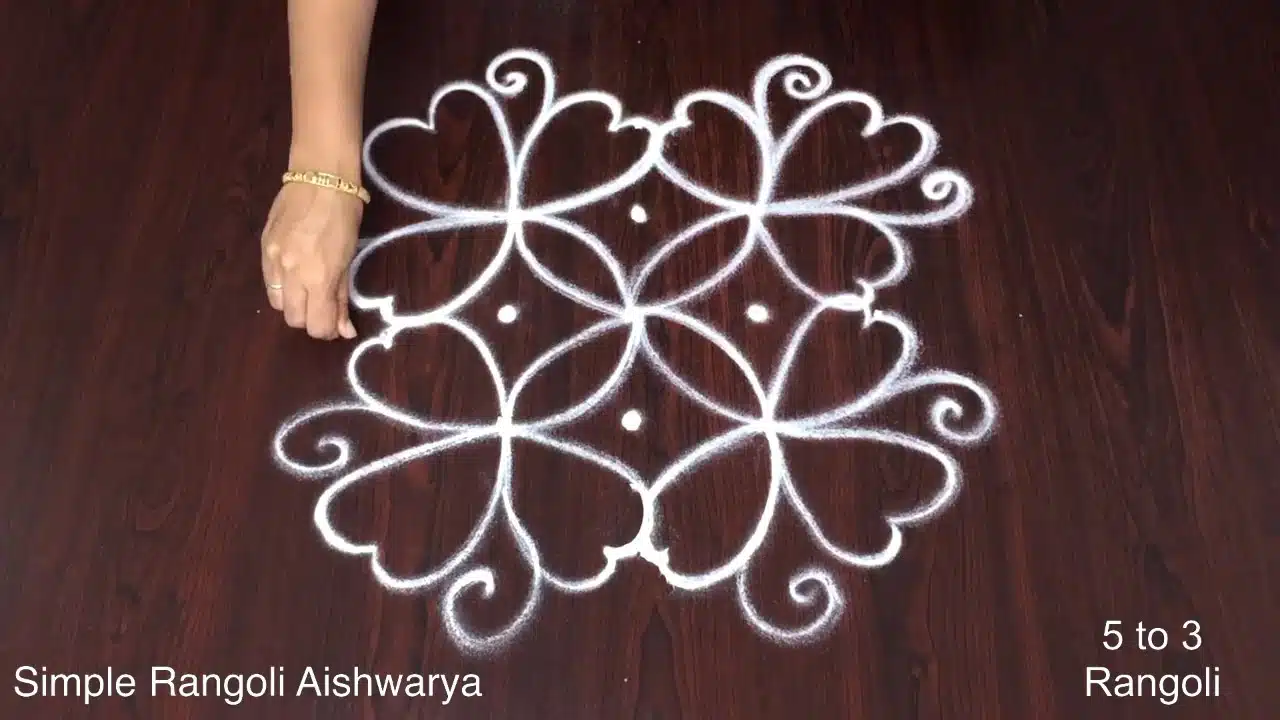 5-to-3 dot side kolam