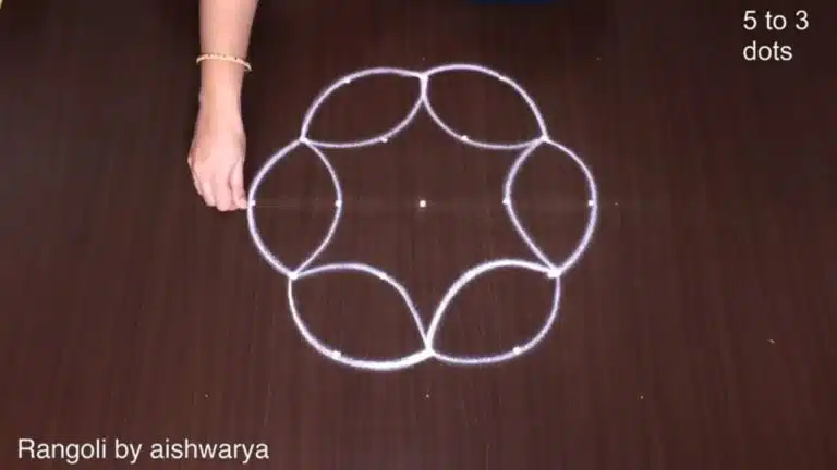 5-to-3 interlaced dot kolam