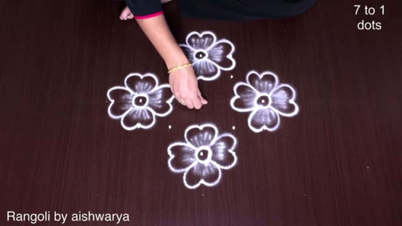 7 Dots Shadding Flower Kolam