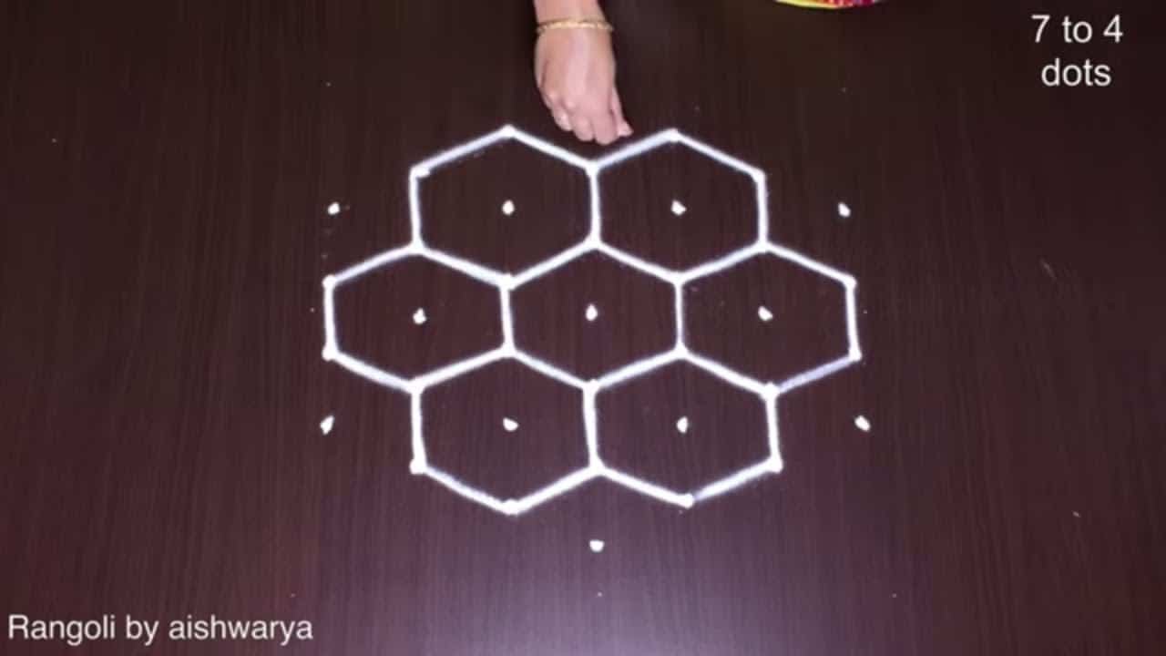 7 to 4 Very Easy Rangoli