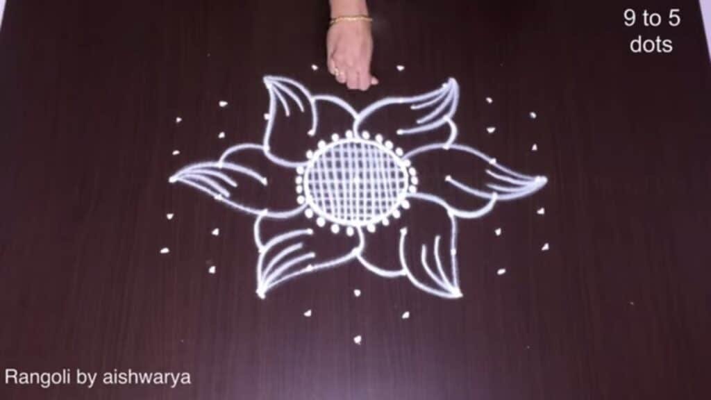 beautiful flower kolam big with diyas 7316