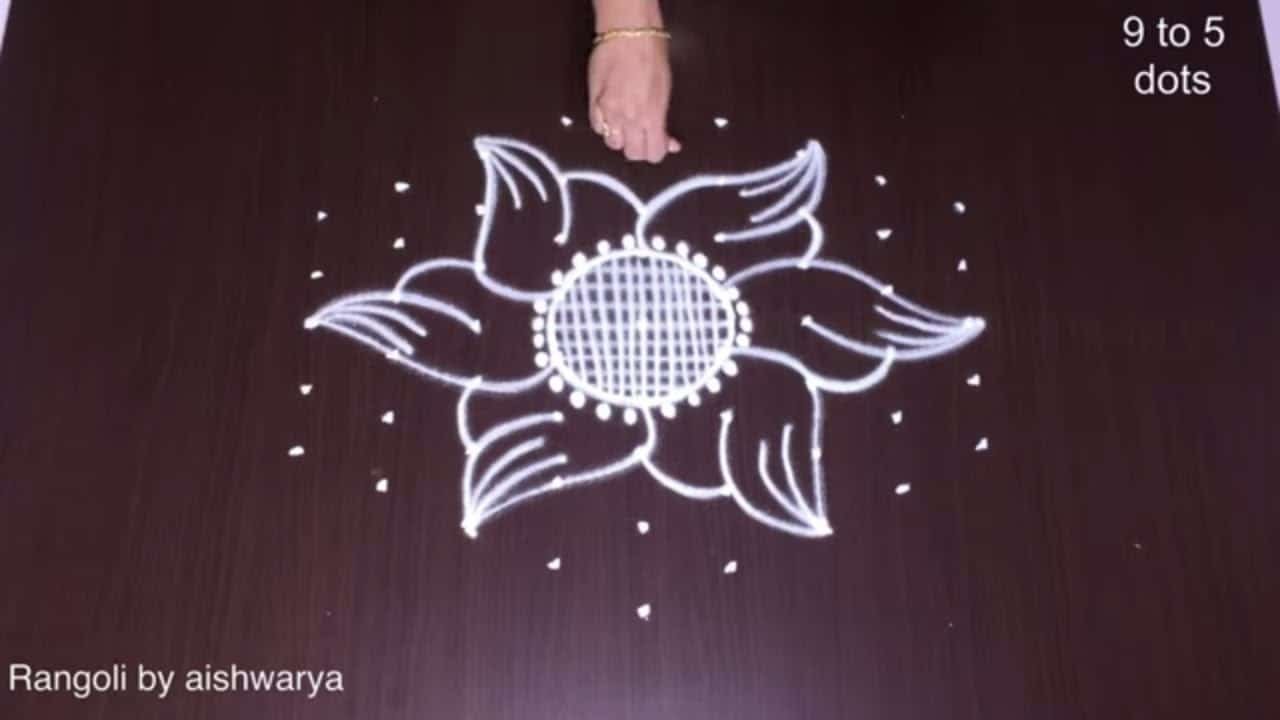 Beautiful Flower Kolam Big With Diyas