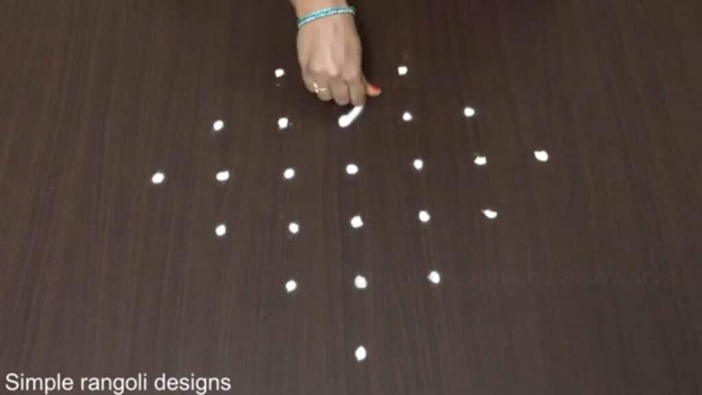 7×1 dots rangoli