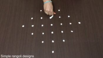 Creative 7 X 1 Dots Rangoli