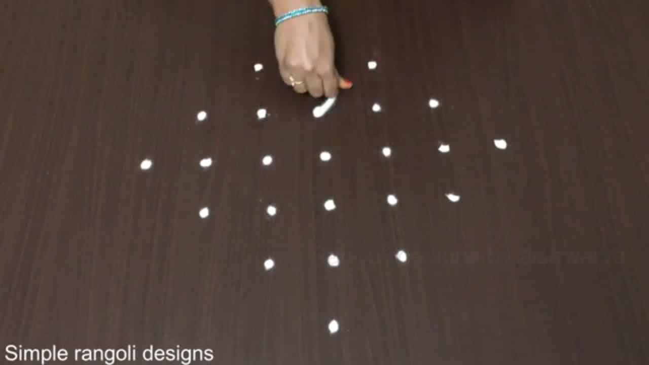 Creative 7 X 1 Dots Rangoli