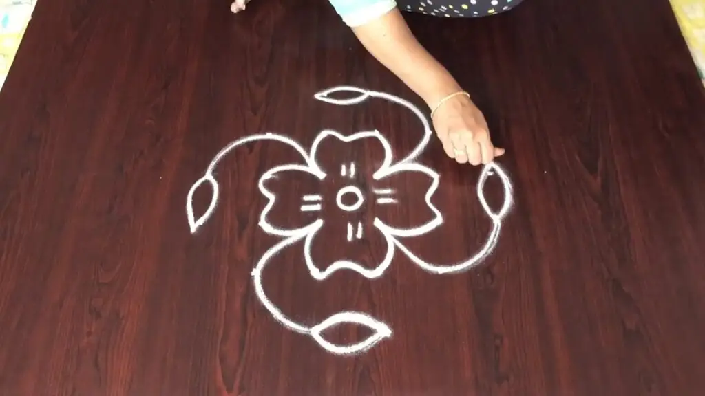 6-to-2 dot kolam