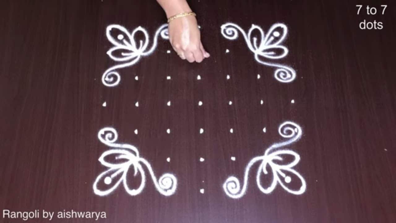 How to Draw 4 Flowers Kolam