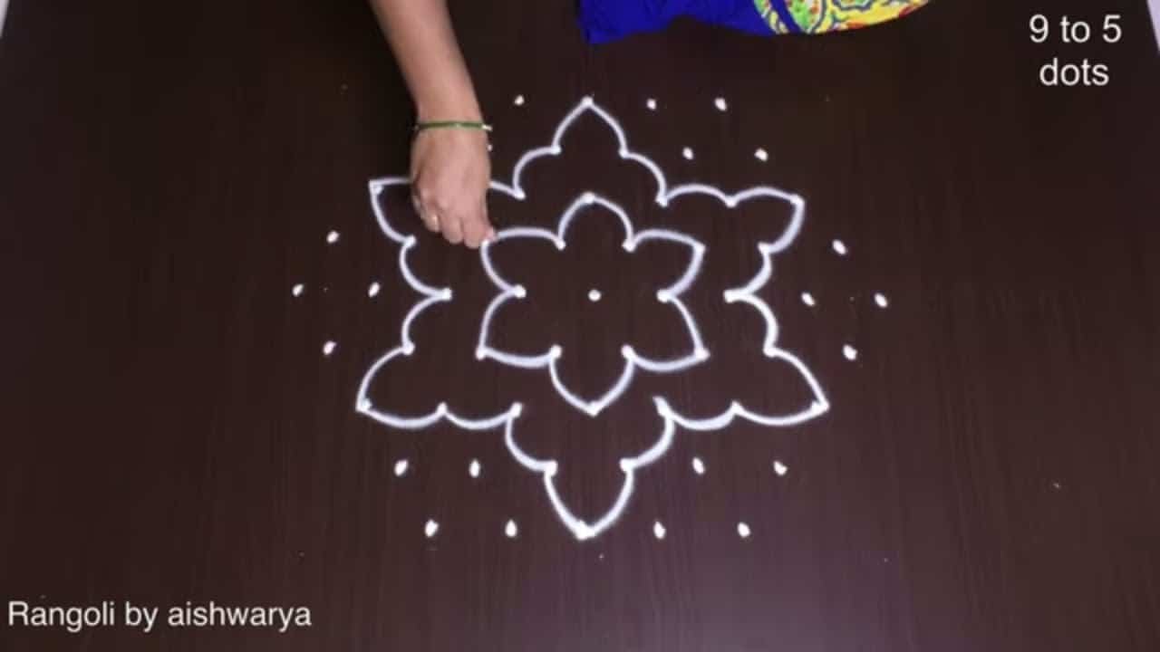 Latest Hand 9-5 Rangoli