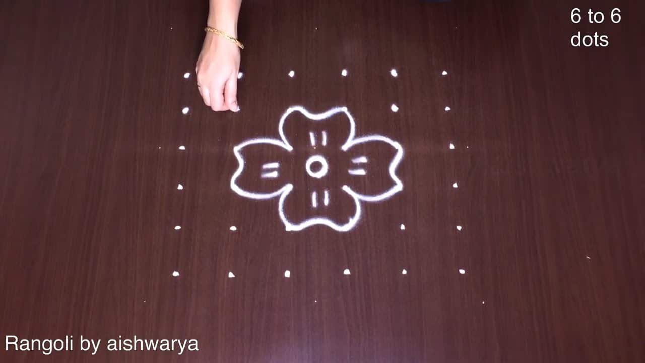 Pulli Varisai Different Flowers Chinna Kolam