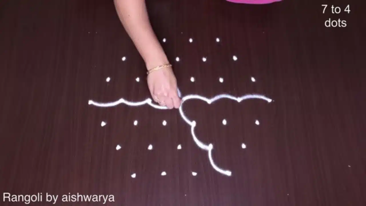 Sangu Kolam With 7×4 Dots