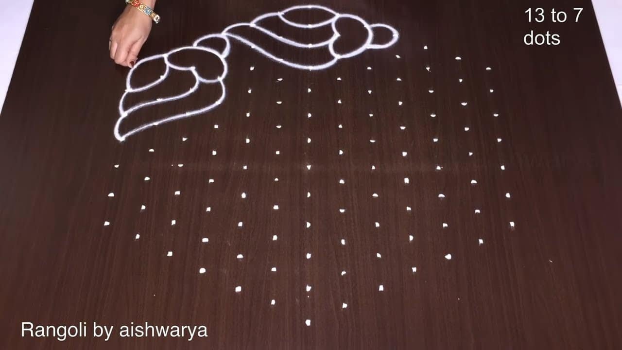Shanku Kolam With 13 Dots