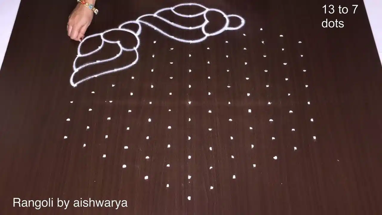 Shanku Kolam With 13 Dots
