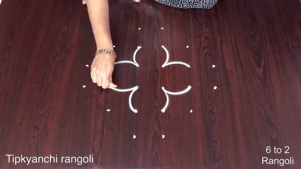 Traditional Tipkyachi Dakhva Kutty Kolam