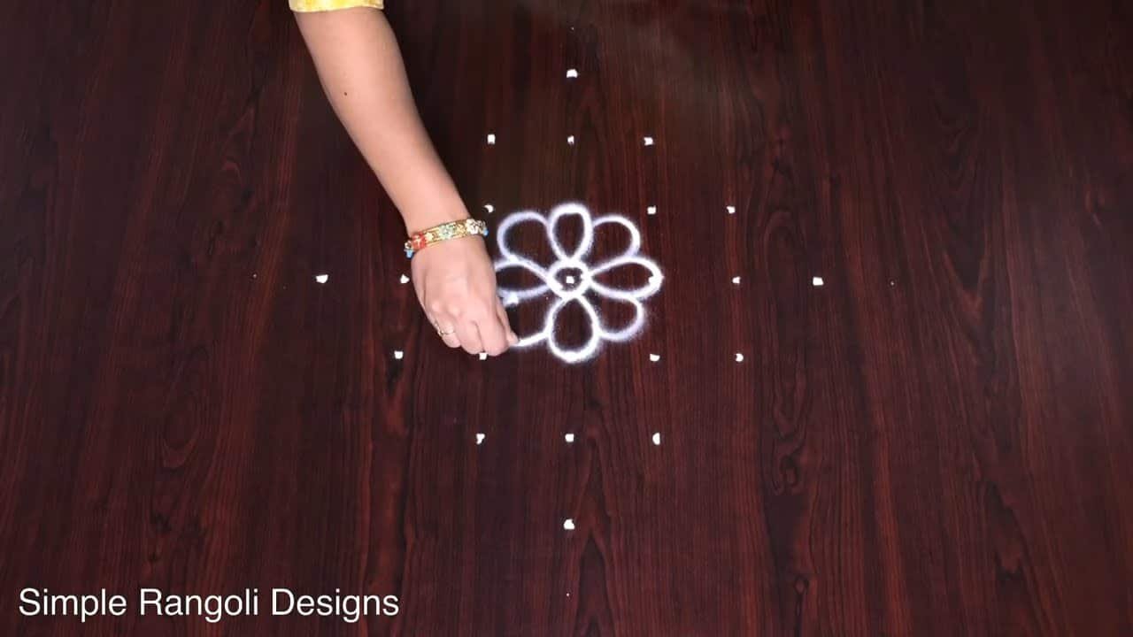 Trendy Kolam Simple Rangoli