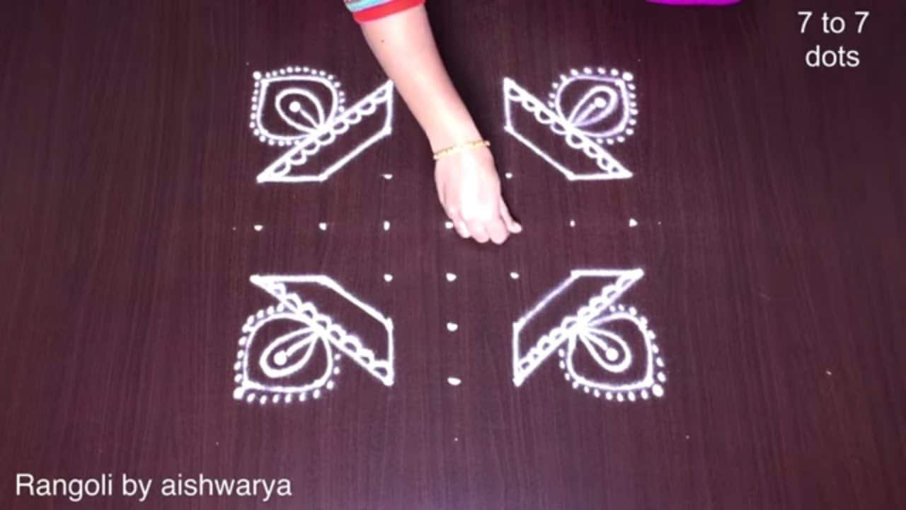 Trendy Rangoli Diya Kolam